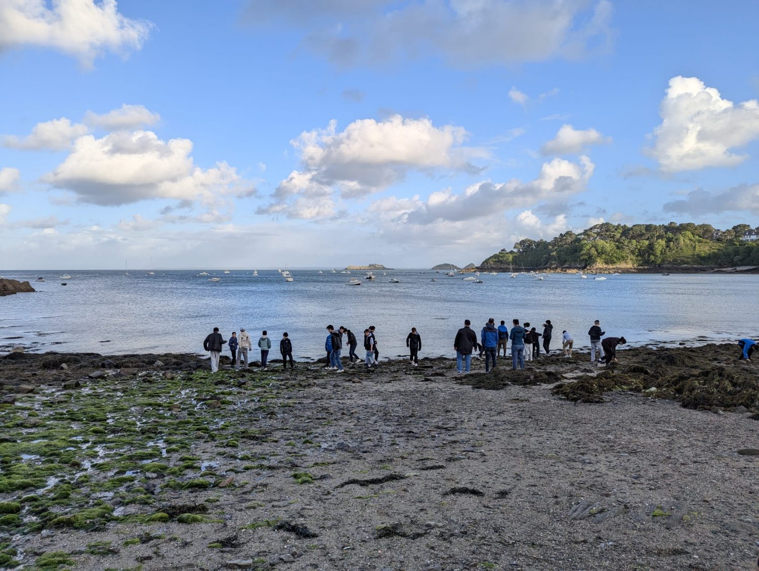 Balade en bord de mer à Cancale lors du tournoi EMHB 2026