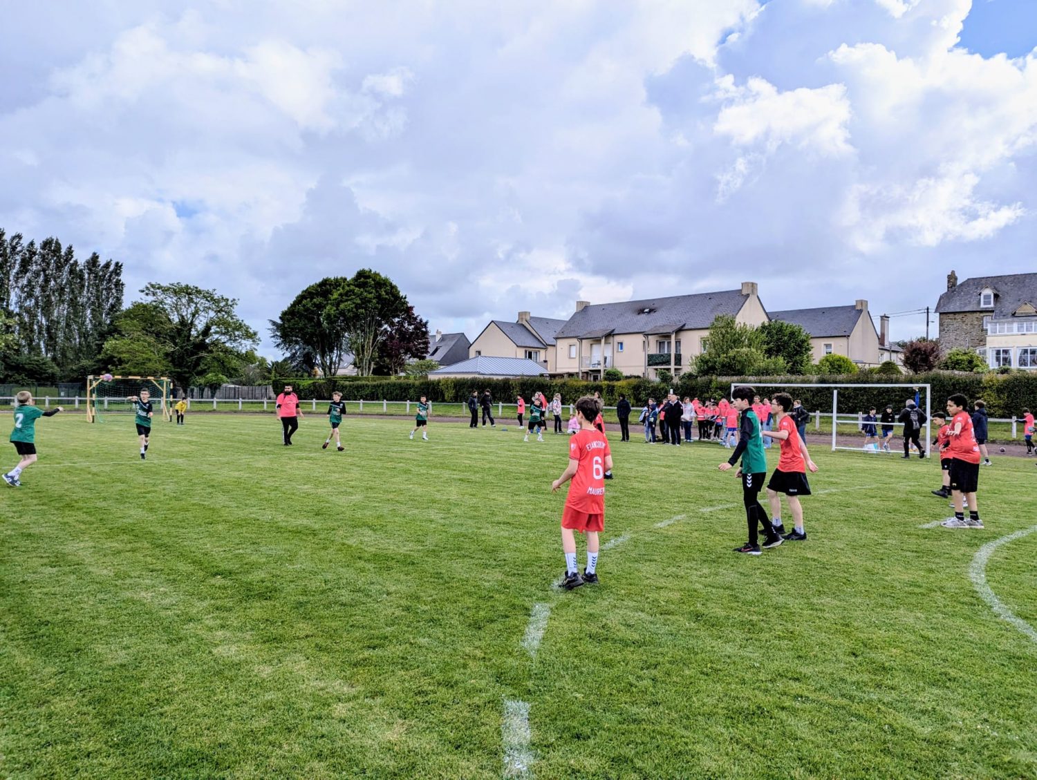 Match de handball sur pelouse au tournoi de Cancale 2026
